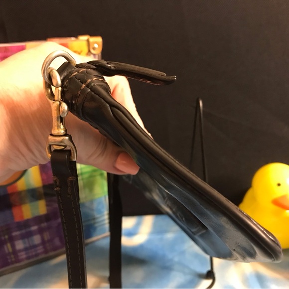 Dooney & Bourke Florentine Lg. Slim Wristlet in Black 🔥 - Picture 4 of 7